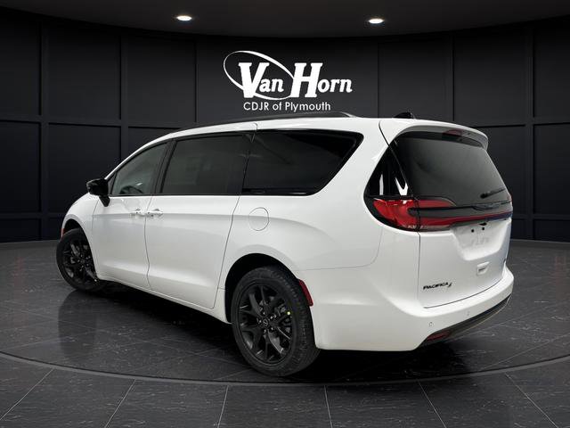 New 2026 Chrysler Pacifica Select image 3