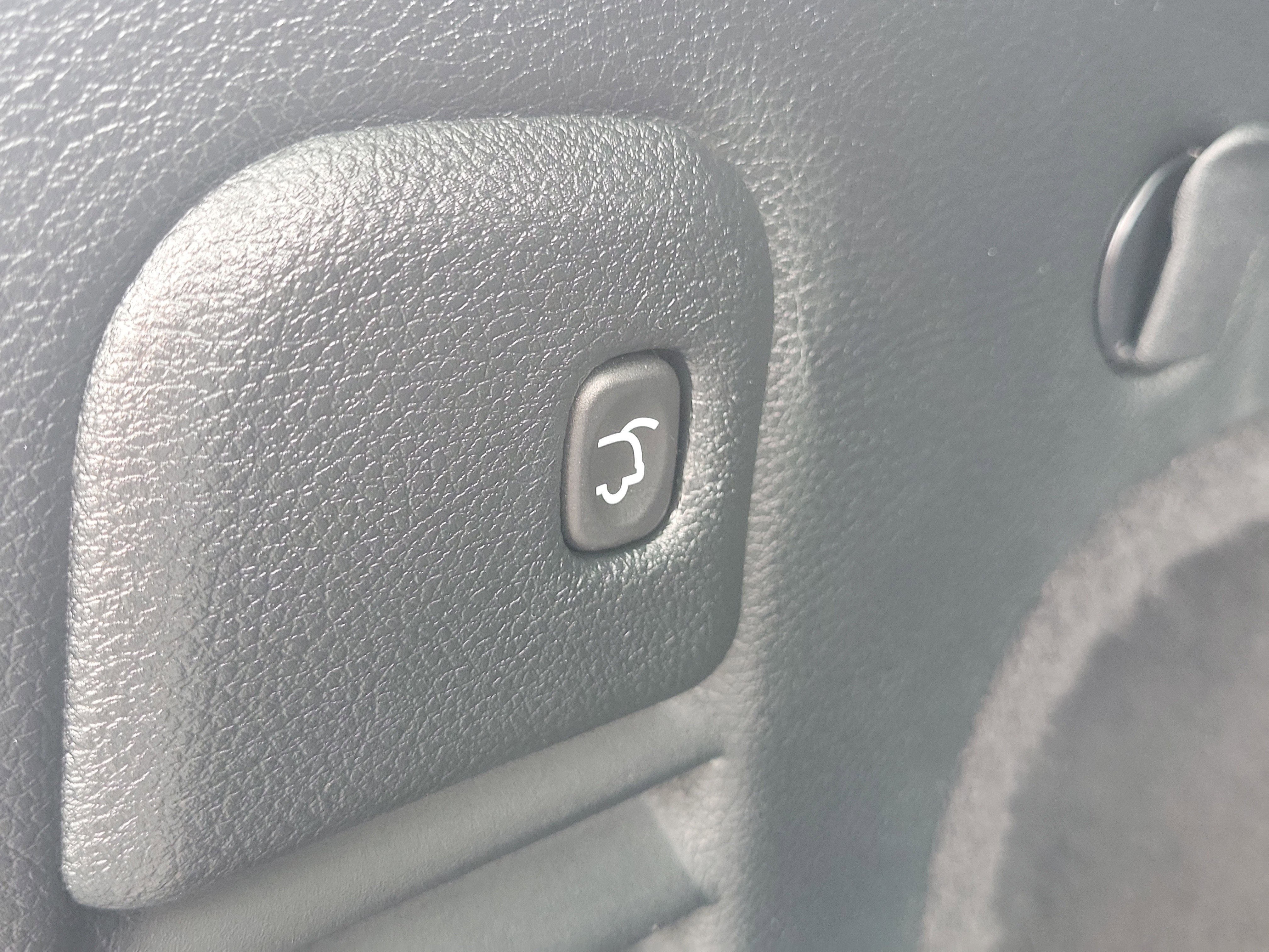 Used 2018 Jeep Grand Cherokee Limited AWD/4WD image 9