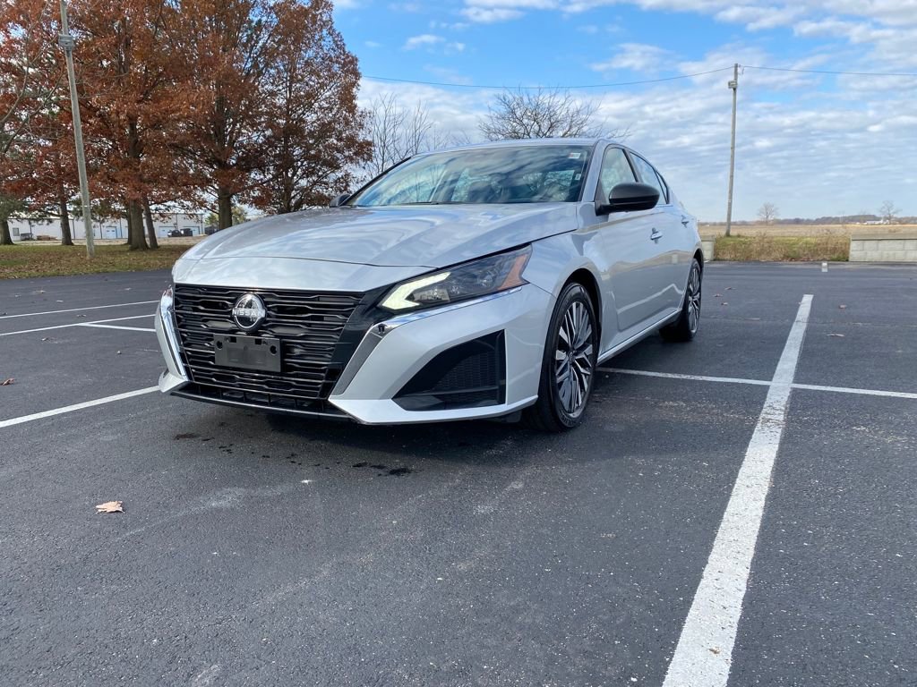 Used 2024 Nissan Altima 2.5 SV image 3