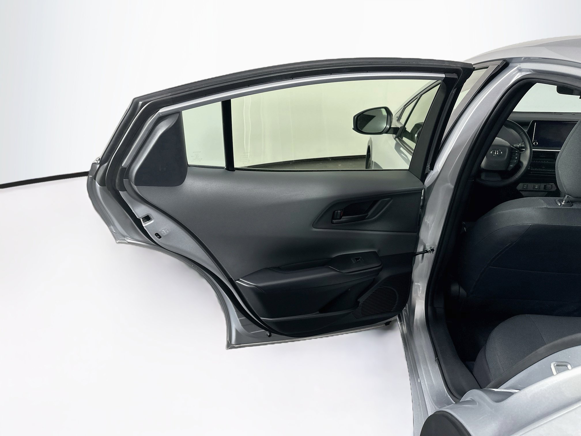 Used 2025 Toyota Prius LE FWD image 25