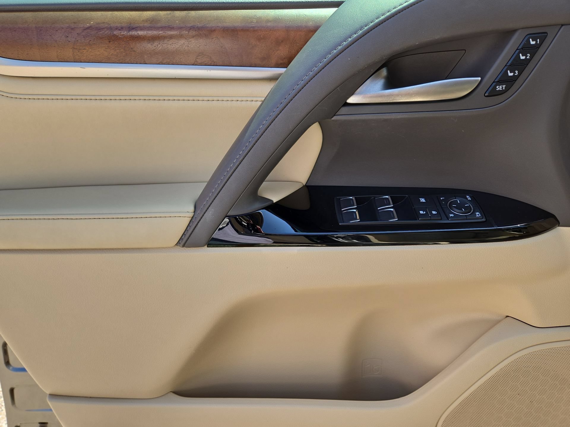 Certified 2021 Lexus LX 570 4WD w/ Luxury Package image 15