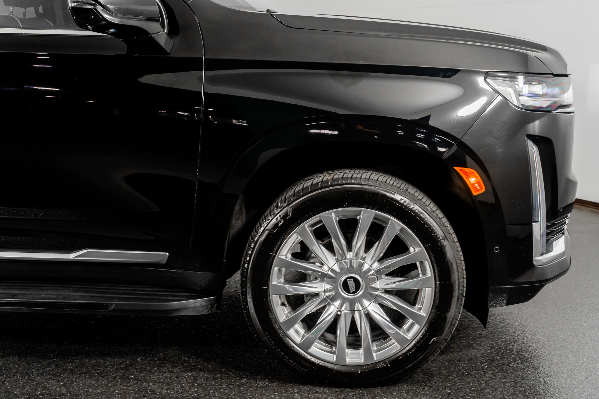 Used 2024 Cadillac Escalade ESV Premium Luxury image 6