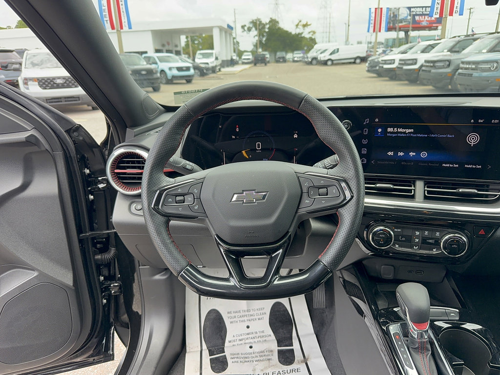 Used 2025 Chevrolet Trax RS w/ Sunroof Package FWD image 31