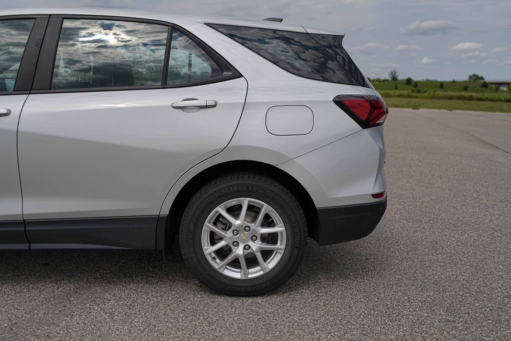 Used 2022 Chevrolet Equinox LS AWD/4WD image 12