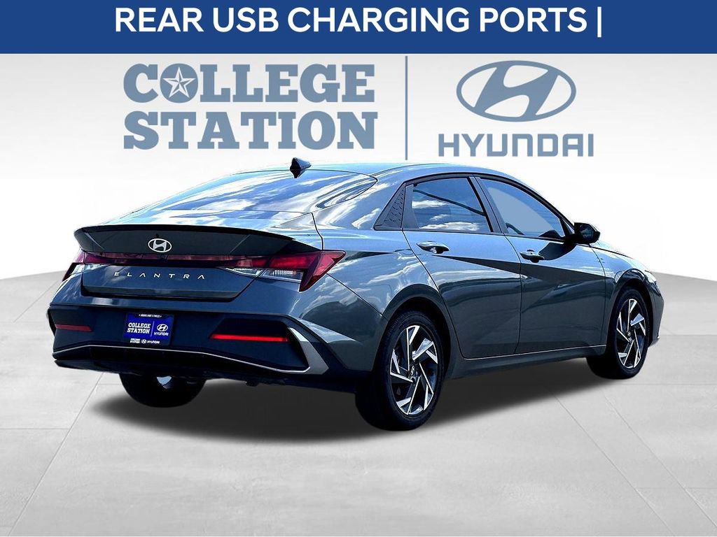 Used 2025 Hyundai Elantra Sport image 10