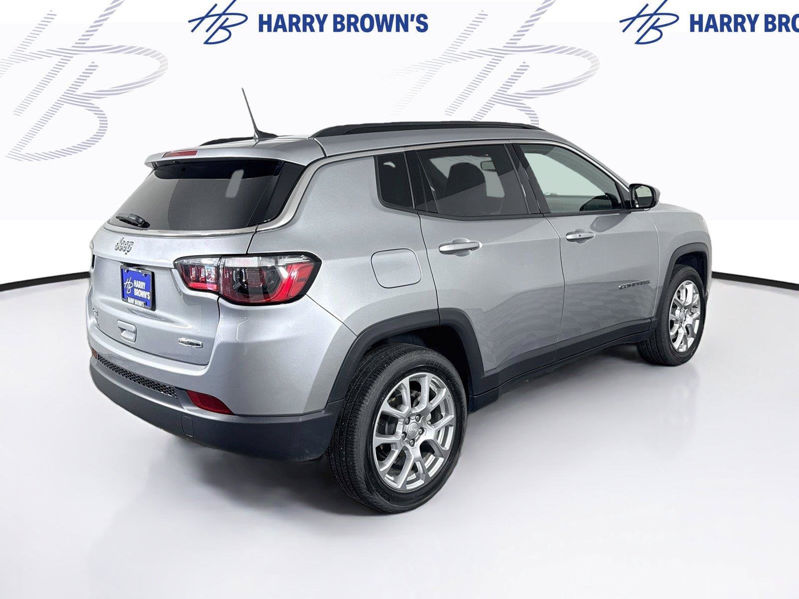 Used 2023 Jeep Compass Latitude AWD/4WD image 29