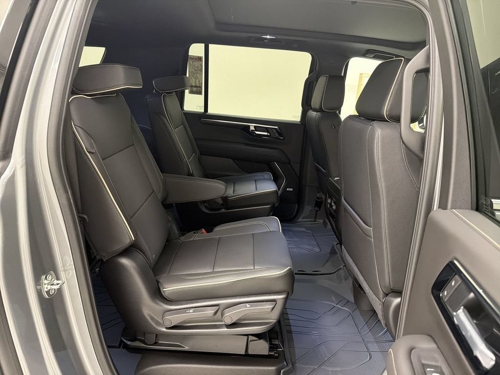 New 2026 Chevrolet Suburban Premier w/ Sun And Tow Package AWD/4WD image 28