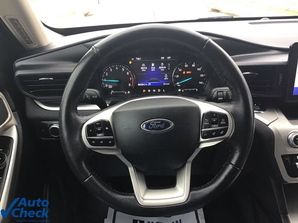 Used 2021 Ford Explorer XLT image 32