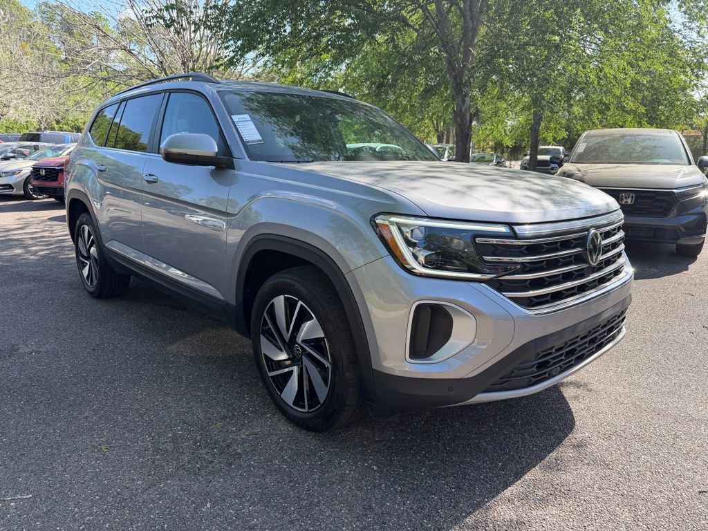 Used 2025 Volkswagen Atlas SE AWD/4WD image 1