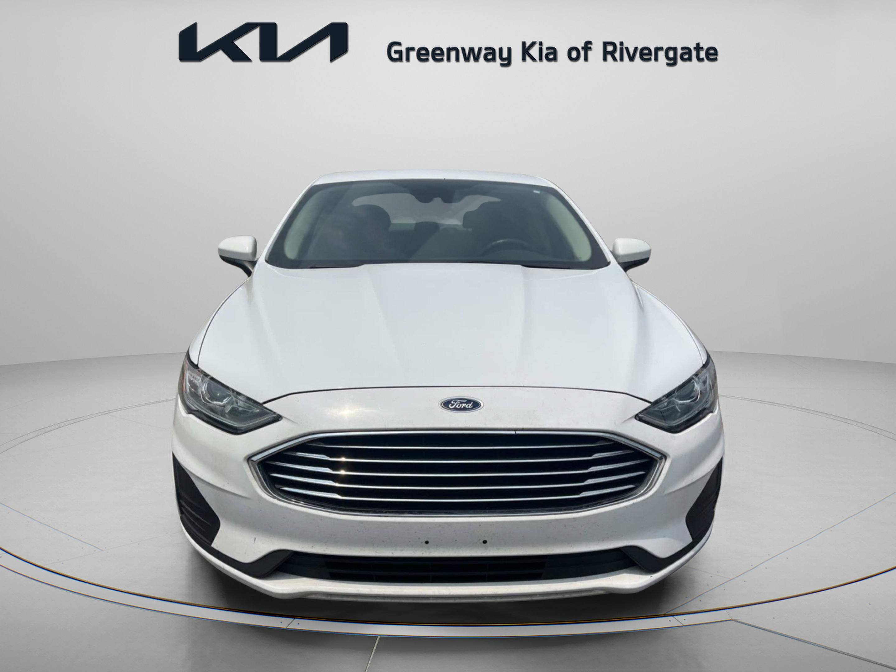 Used 2019 Ford Fusion SE FWD image 2
