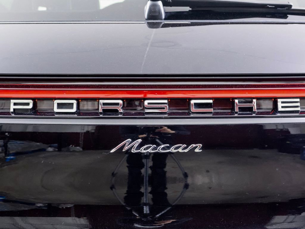 Certified 2024 Porsche Macan w/ Premium Plus Package image 13