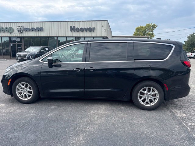 Used 2024 Chrysler Pacifica Touring-L FWD image 6