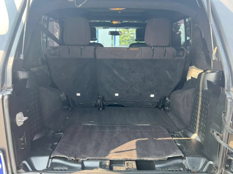 Used 2017 Jeep Wrangler Unlimited Sahara w/ Max Tow Package AWD/4WD image 16