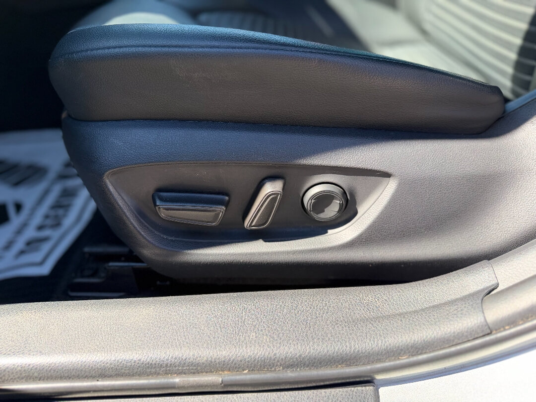 Used 2018 Toyota Camry SE FWD image 20