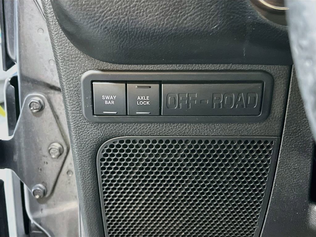 Used 2016 Jeep Wrangler Unlimited Rubicon w/ Connectivity Group AWD/4WD image 10