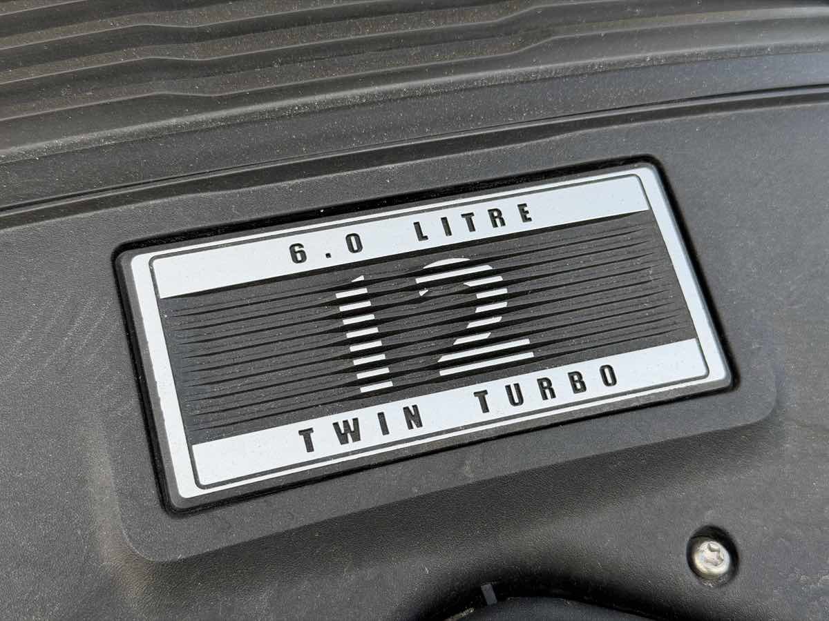 Used 2018 Bentley Bentayga image 38