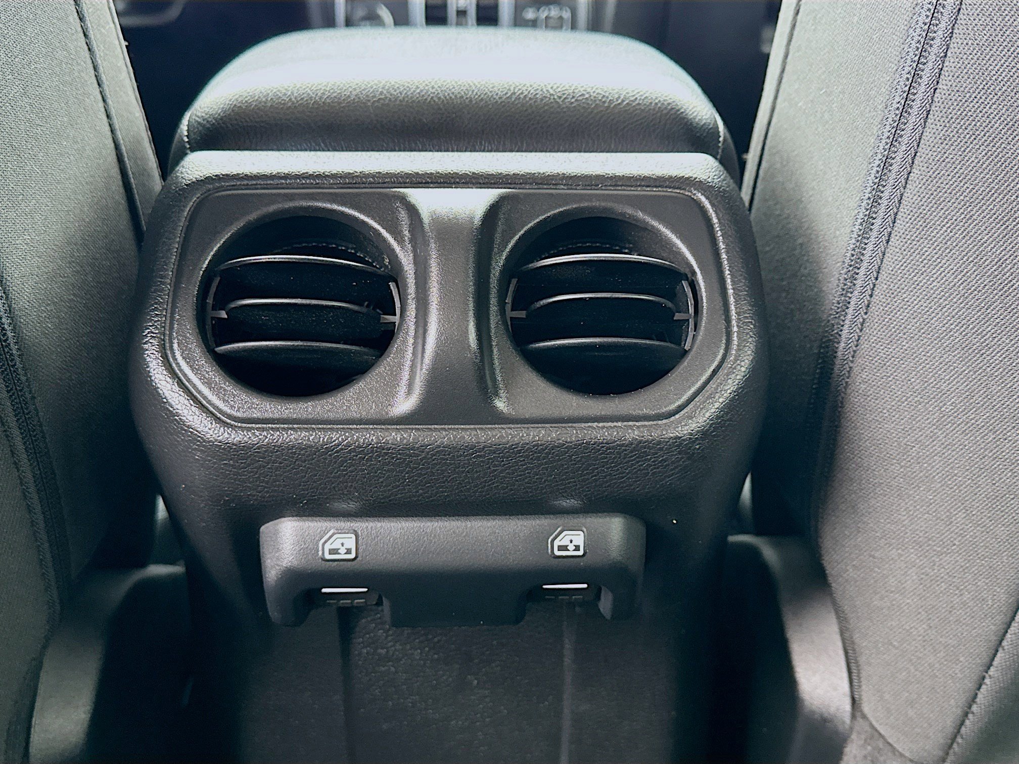 Used 2023 Jeep Wrangler Sport S image 16