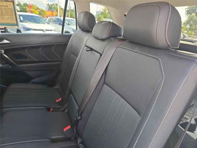 Used 2024 Volkswagen Tiguan SE FWD image 11