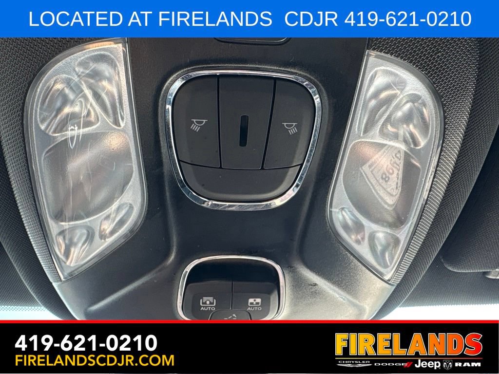 Used 2024 Jeep Compass Latitude w/ Sun and Sound Group AWD/4WD image 24