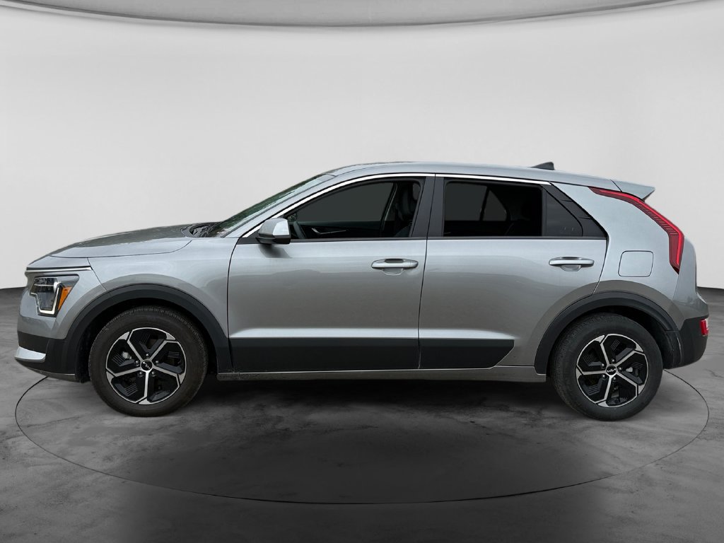 Used 2025 Kia Niro LX FWD image 5