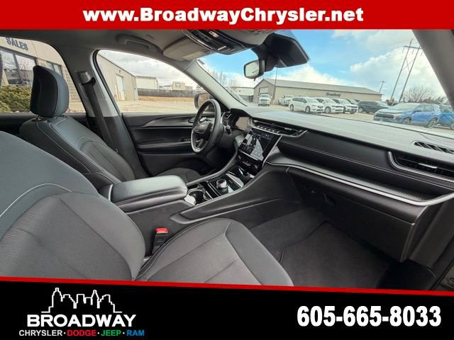 Used 2023 Jeep Grand Cherokee L Laredo AWD/4WD image 10