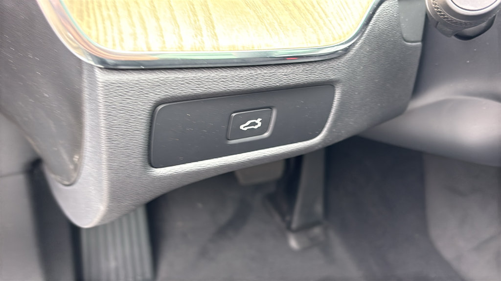 New 2027 Volvo XC60 B5 Plus AWD/4WD image 14