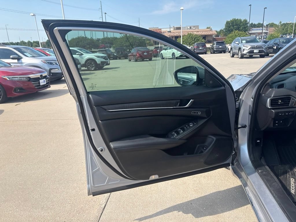 Used 2022 Honda Accord Touring image 9