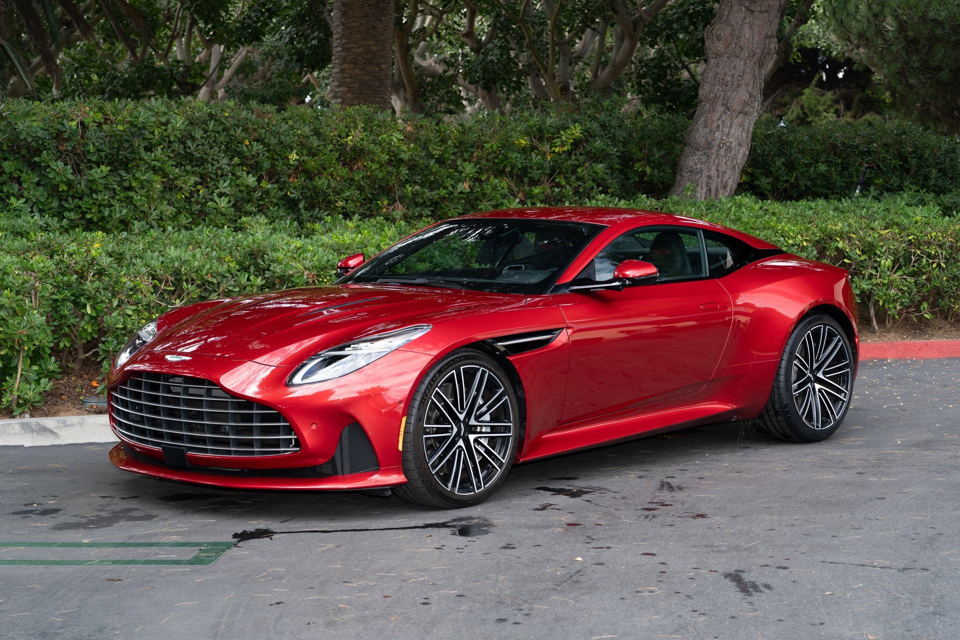 Used 2024 Aston Martin DB12 Coupe image 2