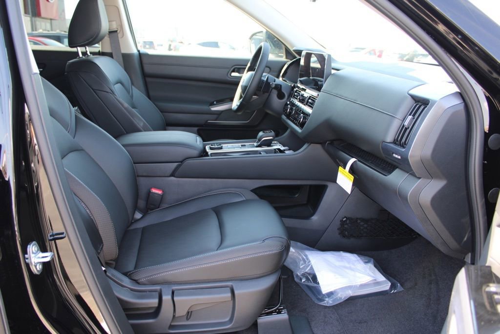 New 2026 Nissan Pathfinder SL image 14