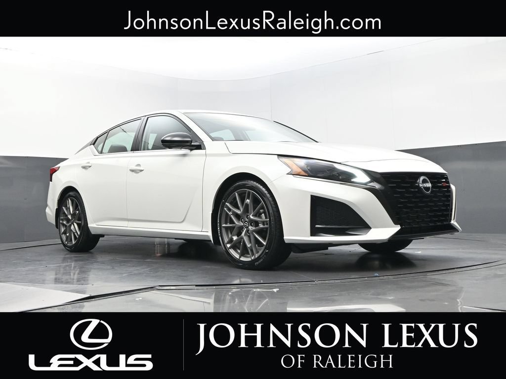 Used 2023 Nissan Altima 2.0 SR FWD image 14