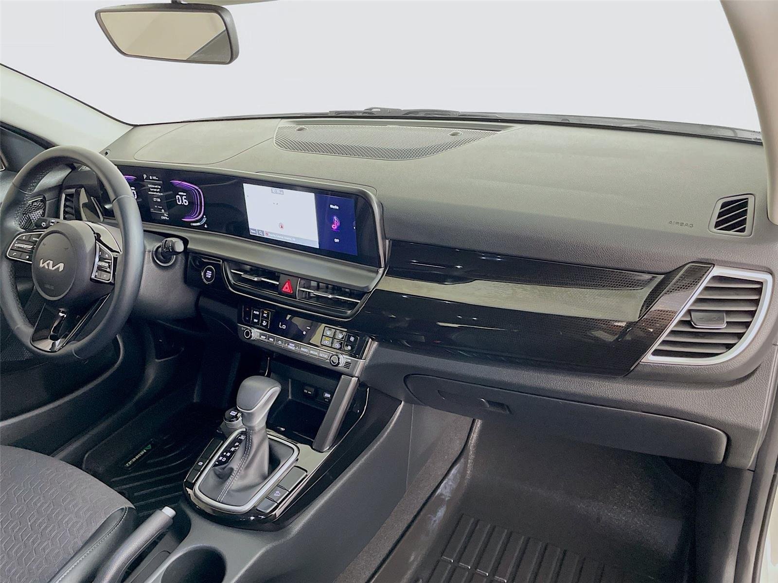 Certified 2025 Kia Seltos S FWD image 32