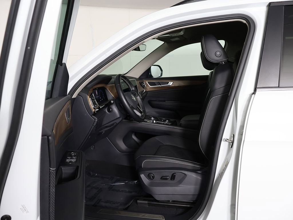 Used 2025 Volkswagen Atlas SE FWD image 28