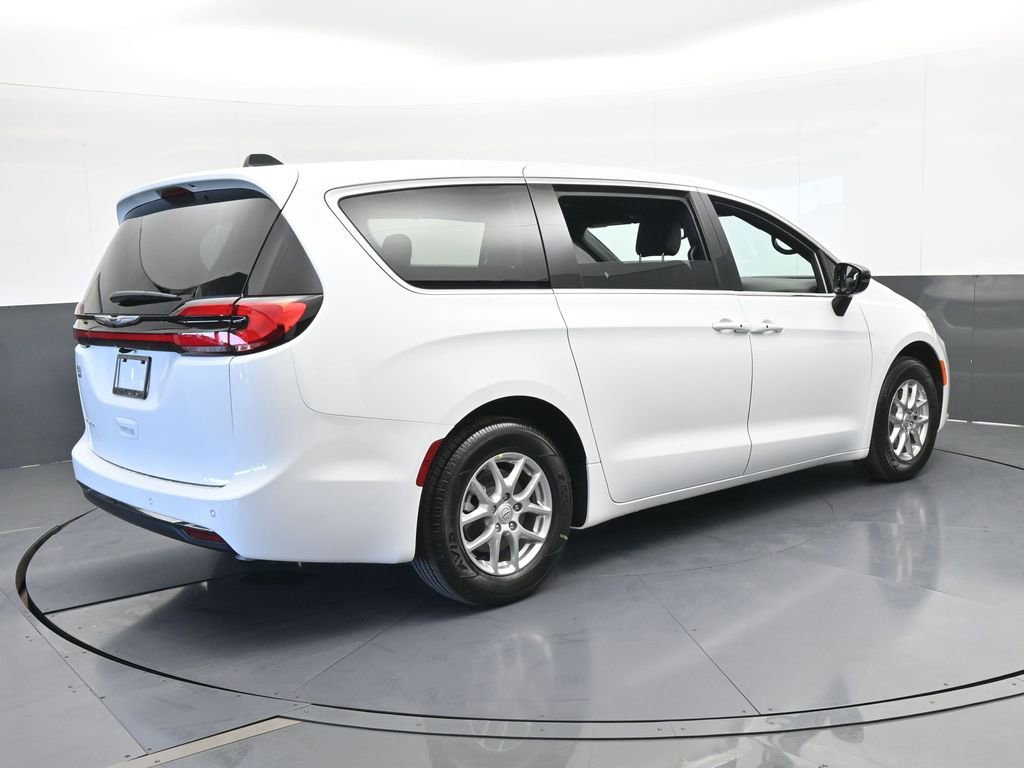 New 2026 Chrysler Pacifica Select FWD image 6