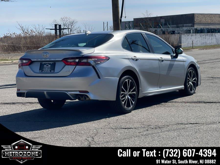 Used 2021 Toyota Camry SE FWD image 6