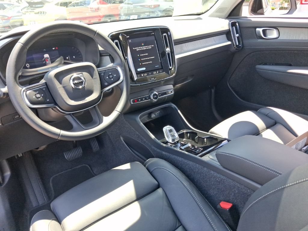 Certified 2026 Volvo XC40 B5 Plus AWD/4WD image 16