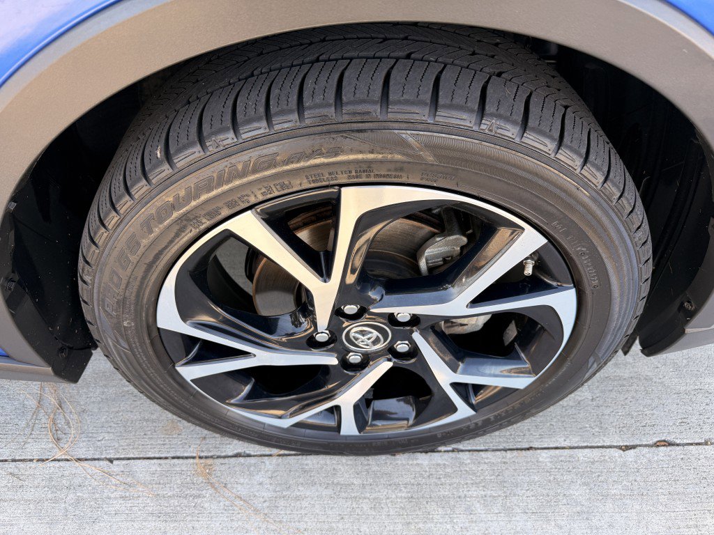 Used 2018 Toyota C-HR XLE FWD image 12