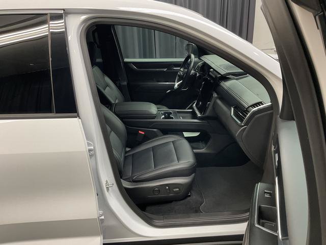 Used 2026 GMC Acadia Elevation w/ Elevation Premium Package FWD image 16