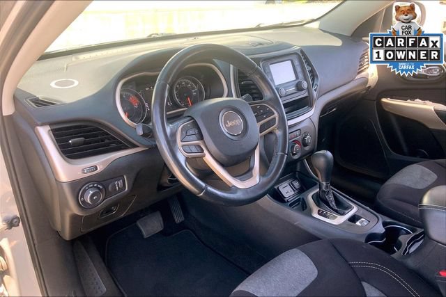 Used 2018 Jeep Cherokee Latitude w/ Altitude Package FWD image 12