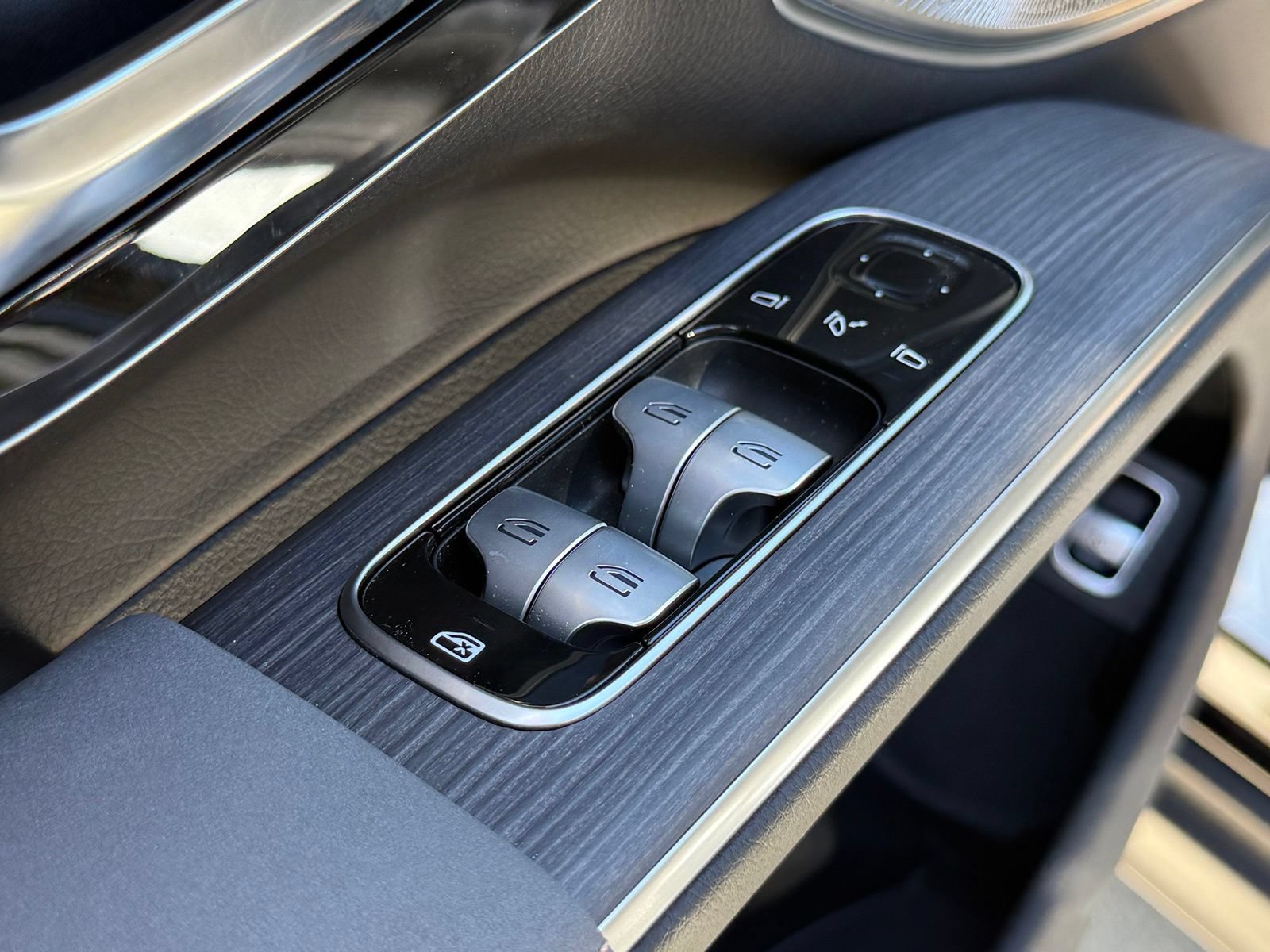 New 2026 Mercedes-Benz EQS 400 4MATIC SUV image 17