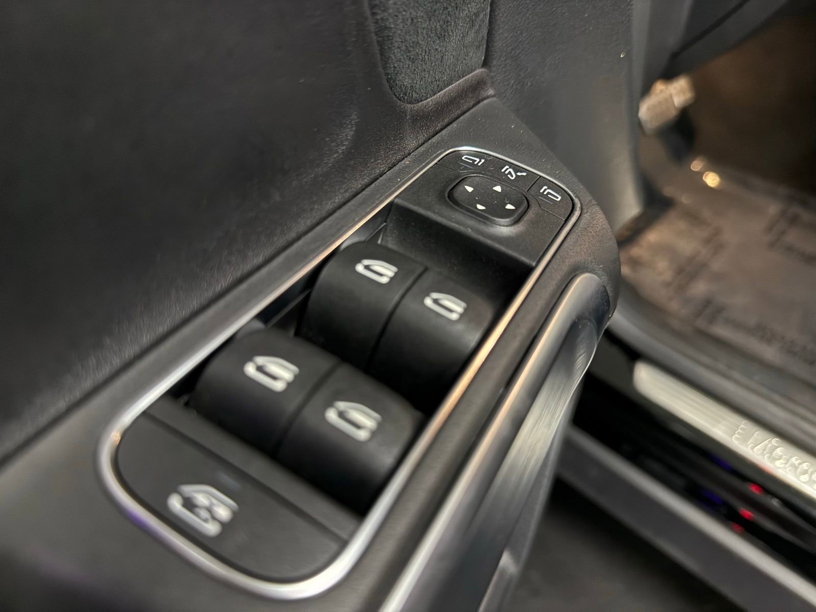 Used 2023 Mercedes-Benz GLB 250 4MATIC image 18