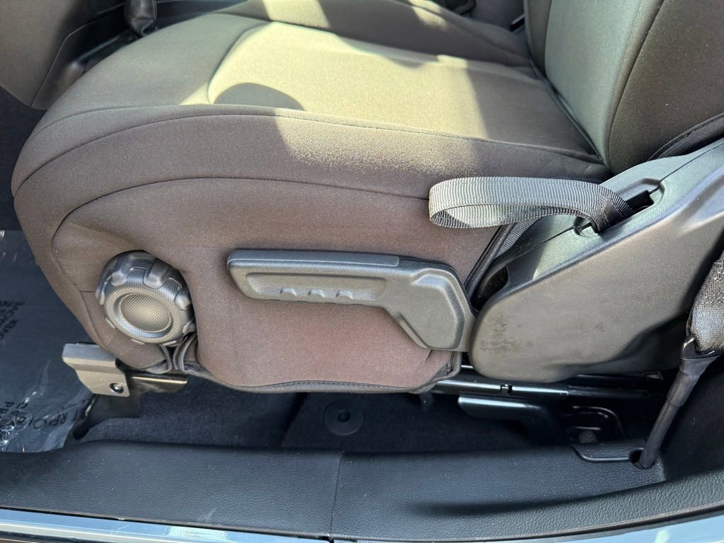 Used 2025 Jeep Wrangler Sport image 6