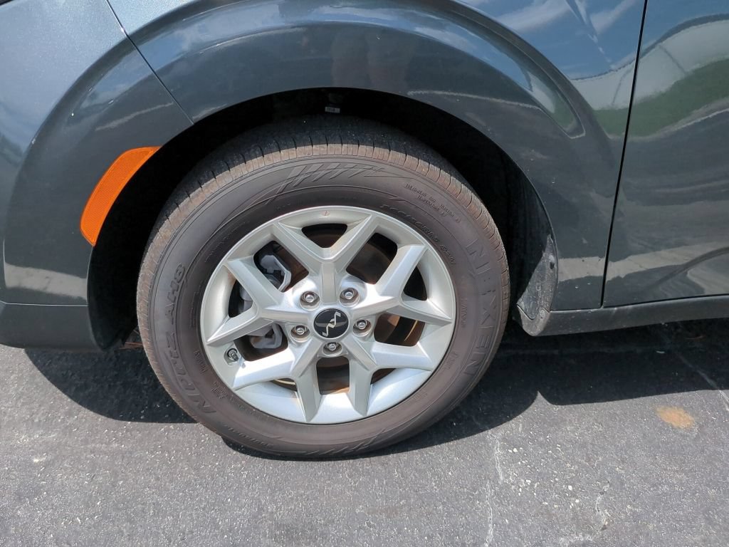 Certified 2025 Kia Soul LX w/ LX Technology Package FWD image 17