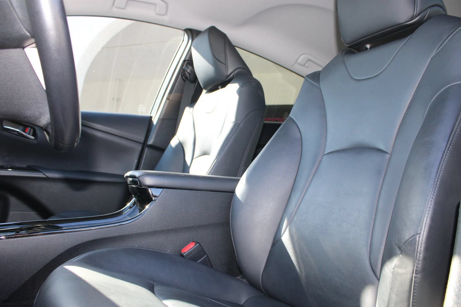 Used 2017 Toyota Prius Prime Premium w/ Preferred Accessory Package FWD image 17