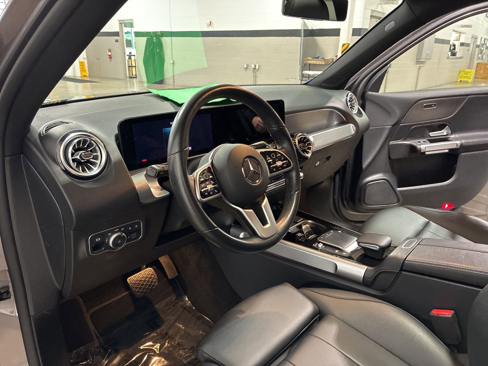 Used 2022 Mercedes-Benz GLB 250 4MATIC image 10