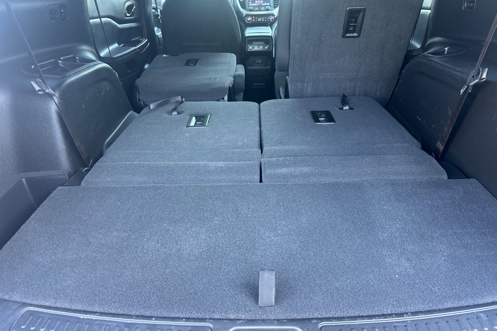 Used 2023 GMC Acadia SLE image 16