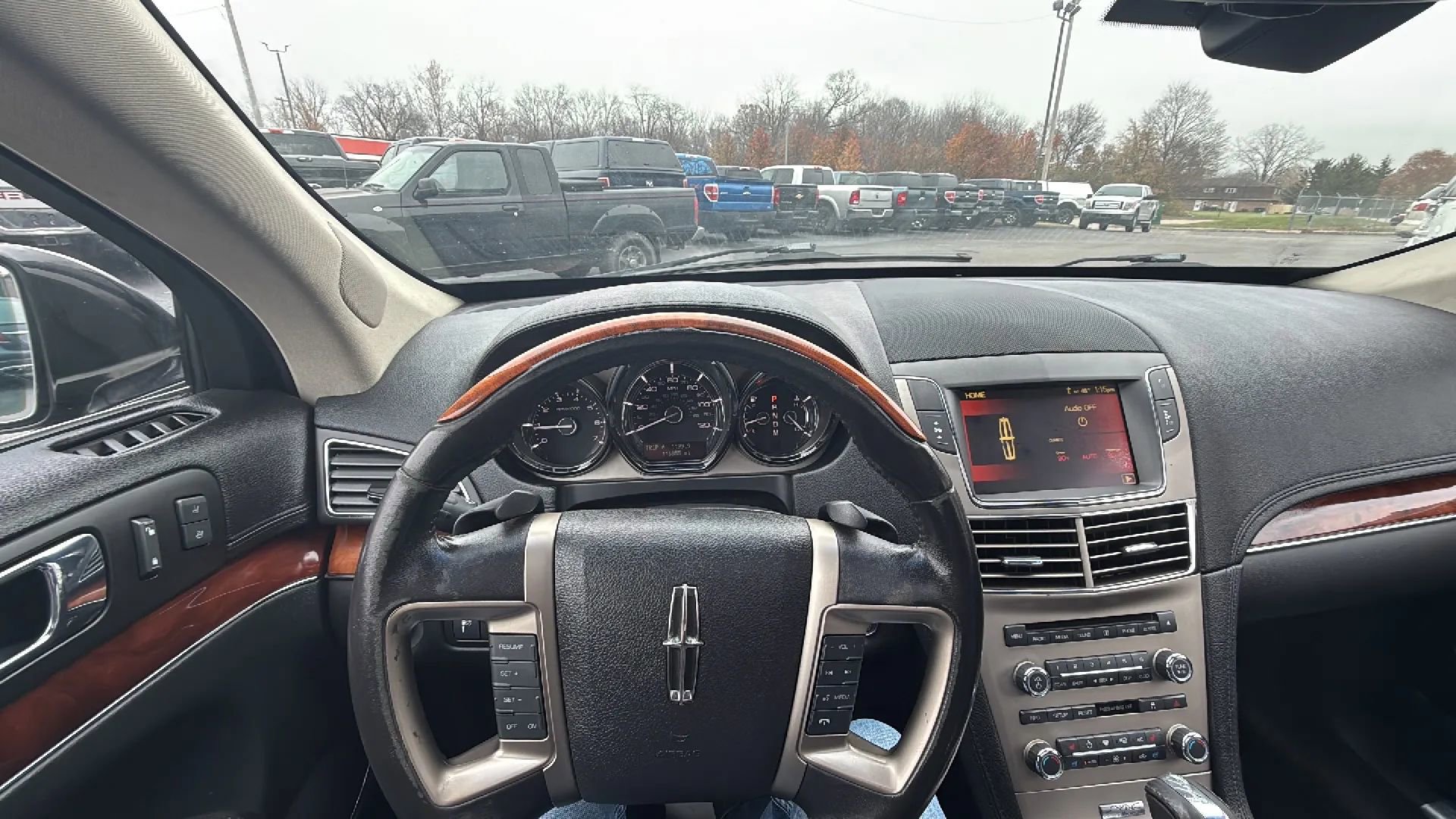 Used 2010 Lincoln MKT AWD image 20