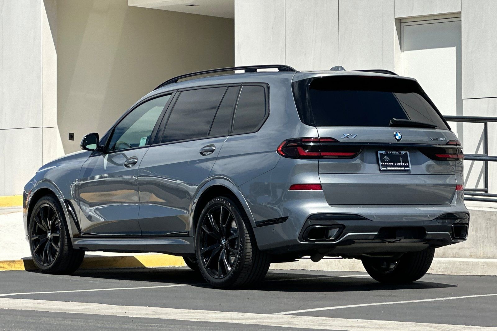 Used 2024 BMW X7 xDrive40i w/ Executive Package image 5