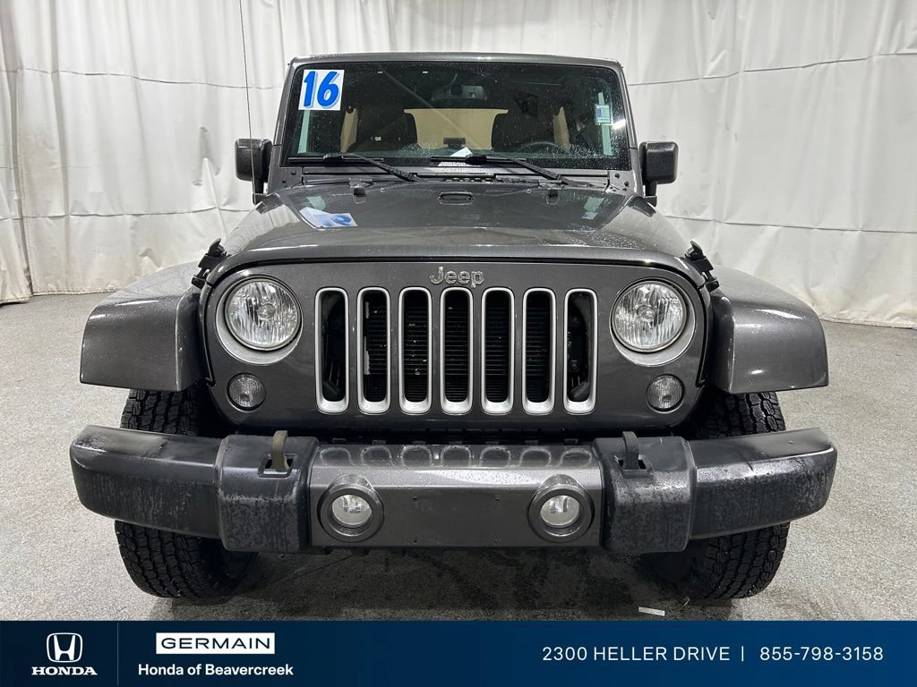 Used 2016 Jeep Wrangler Unlimited Sahara w/ Dual Top Group AWD/4WD image 3