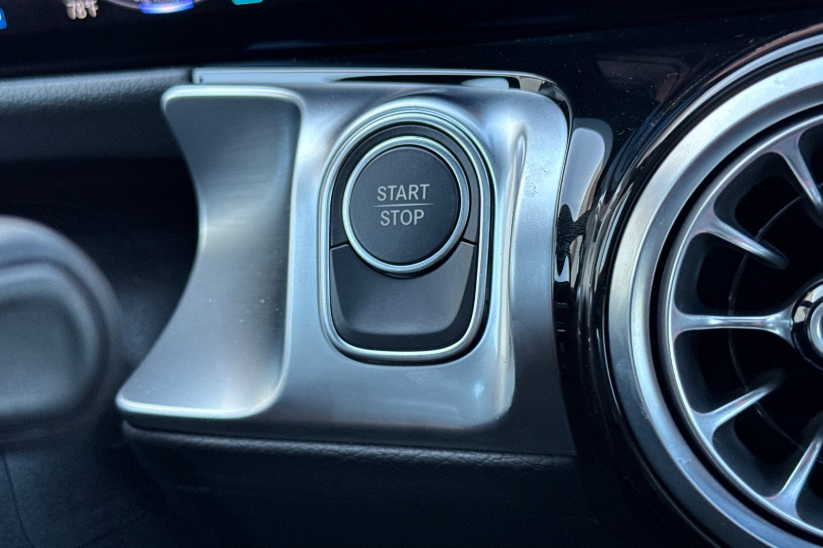 Used 2024 Mercedes-Benz EQB 300 4MATIC image 27