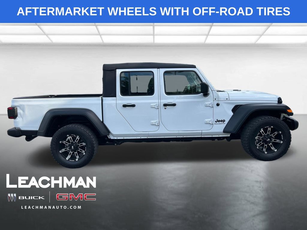 Used 2023 Jeep Gladiator Sport image 2
